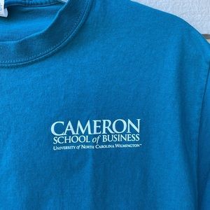 UNCW CAMERON SCHOOL of Business Short Sleeve T-shirt - Size Medium EUC